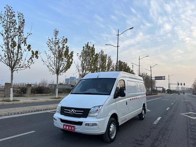 2022年12月 上汽大通 V80 2.0T PLUS 手動(dòng)廂式車VAN長(zhǎng)軸中頂3座圖片