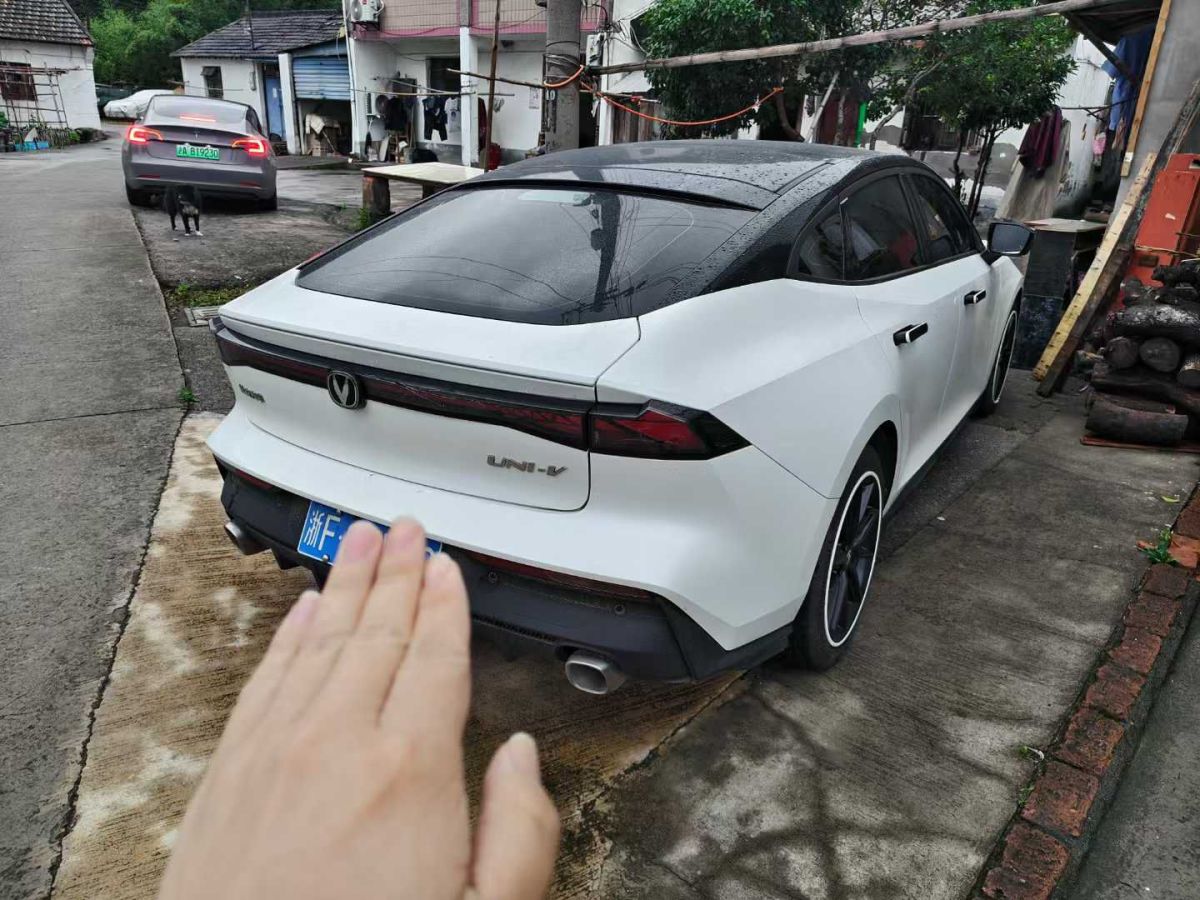 長安 長安UNI-V  2023款 1.5T 尊享型圖片