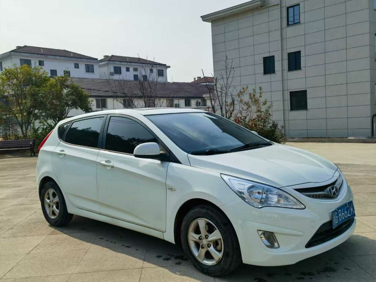 現(xiàn)代 瑞納  2013款 三廂 1.4L 自動標準型GL圖片