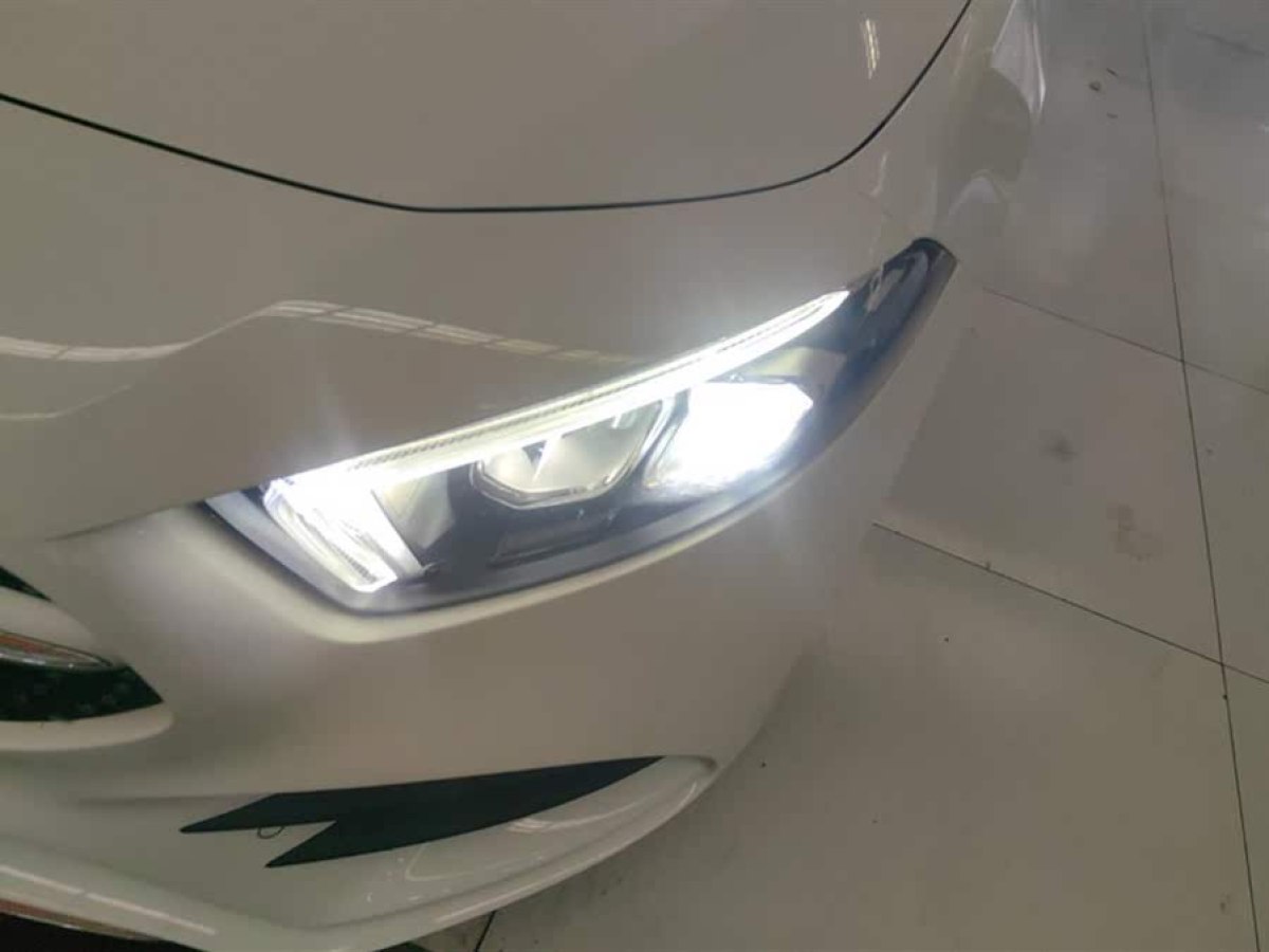 奔馳 奔馳A級(jí)  2019款  改款 A 200 L 運(yùn)動(dòng)轎車圖片