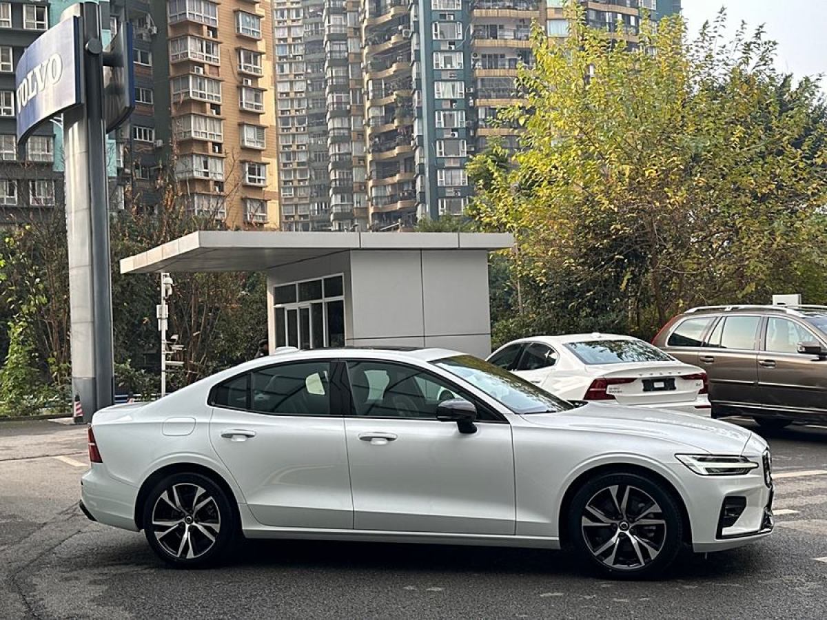 沃爾沃 S60L  2024款 B5 智雅運動版圖片