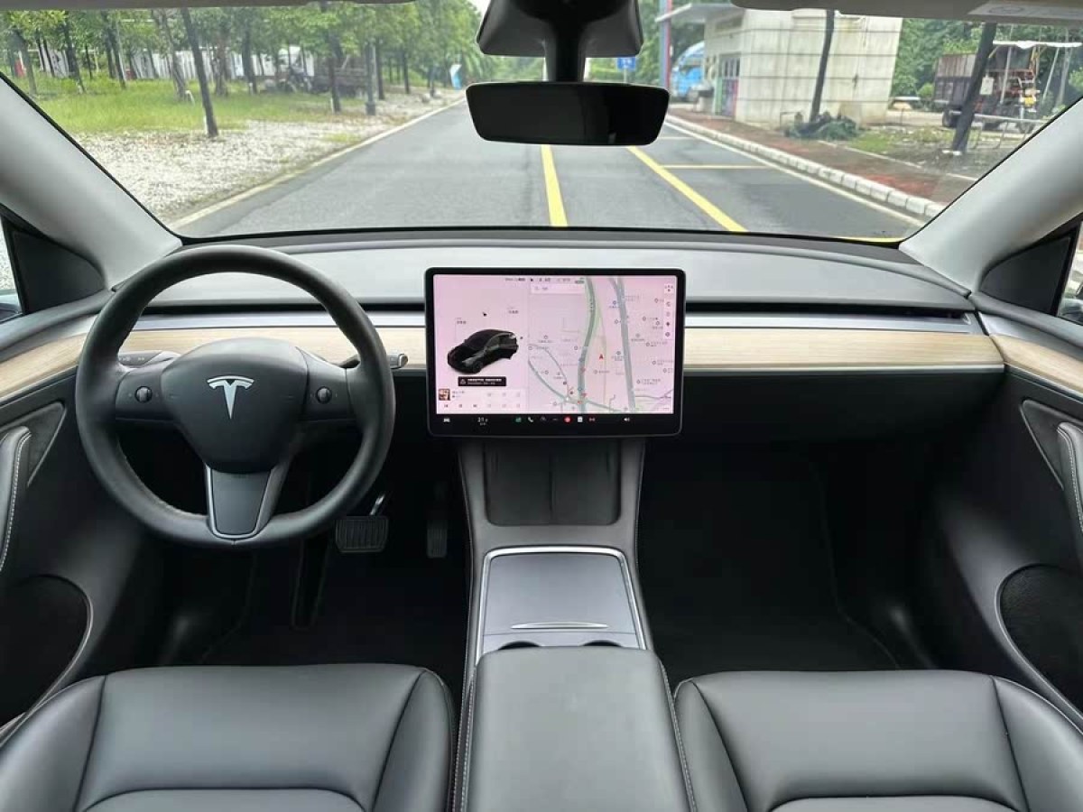 特斯拉 Model Y  2021款 標(biāo)準(zhǔn)續(xù)航后驅(qū)版圖片