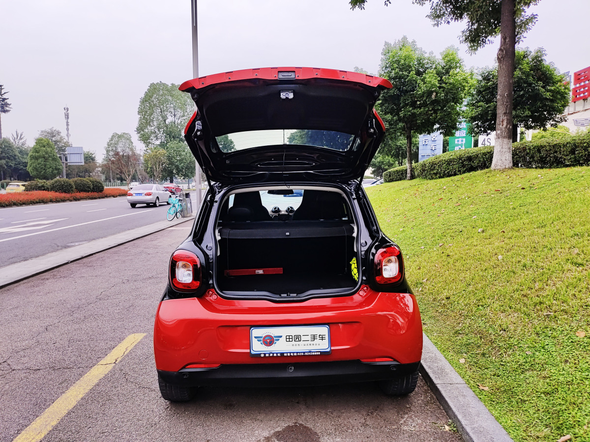 2018年10月smart forfour  2018款 0.9T 66千瓦風(fēng)尚型