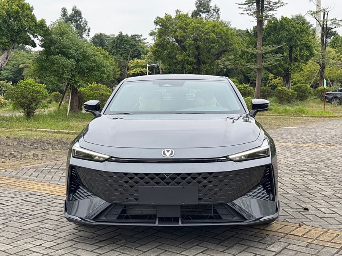 長(zhǎng)安 長(zhǎng)安UNI-V  2024款 1.5T 尊貴運(yùn)動(dòng)型圖片