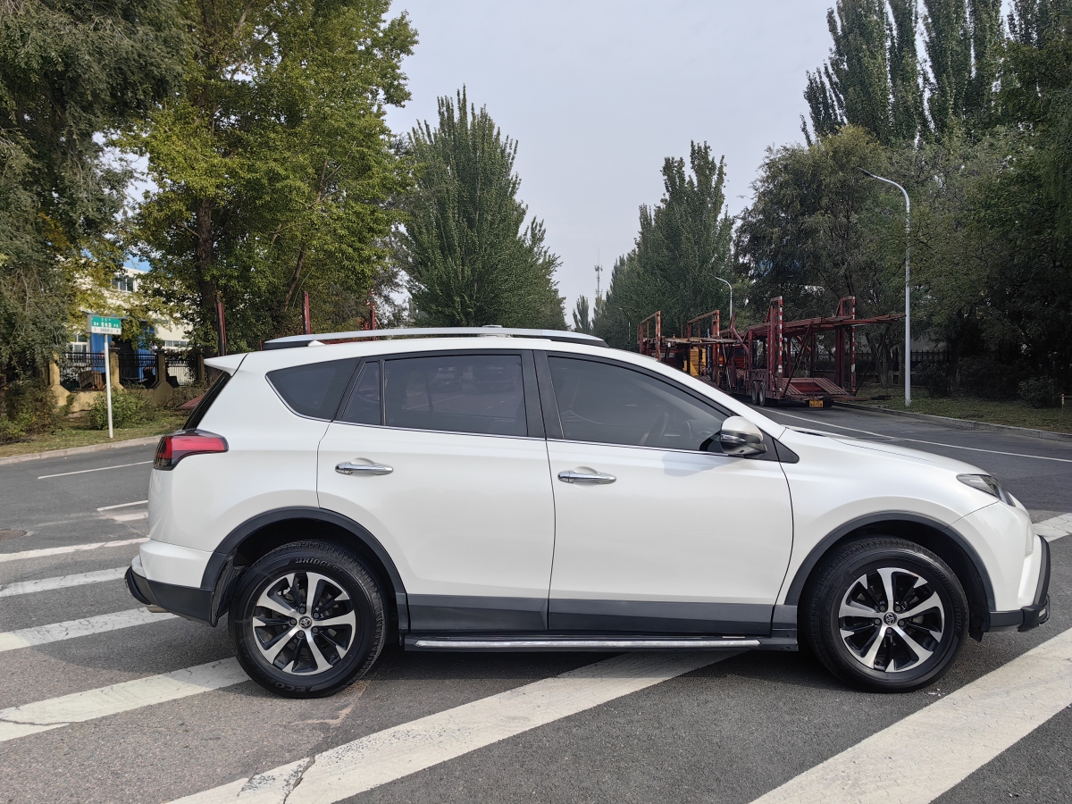 豐田 RAV4  2016款 榮放 2.0L CVT兩驅(qū)風(fēng)尚版圖片