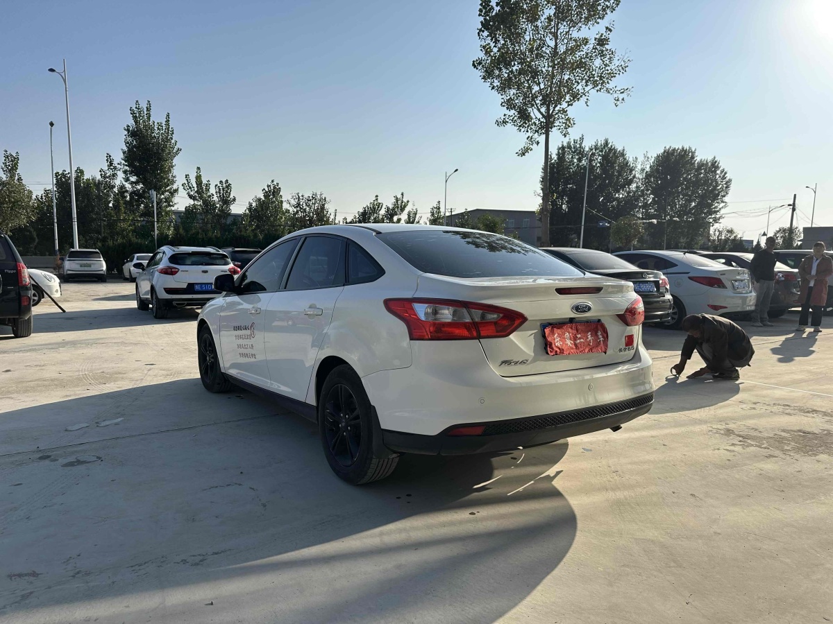 福特 ?？怂? 2015款 三廂 1.6L 自動(dòng)風(fēng)尚型圖片