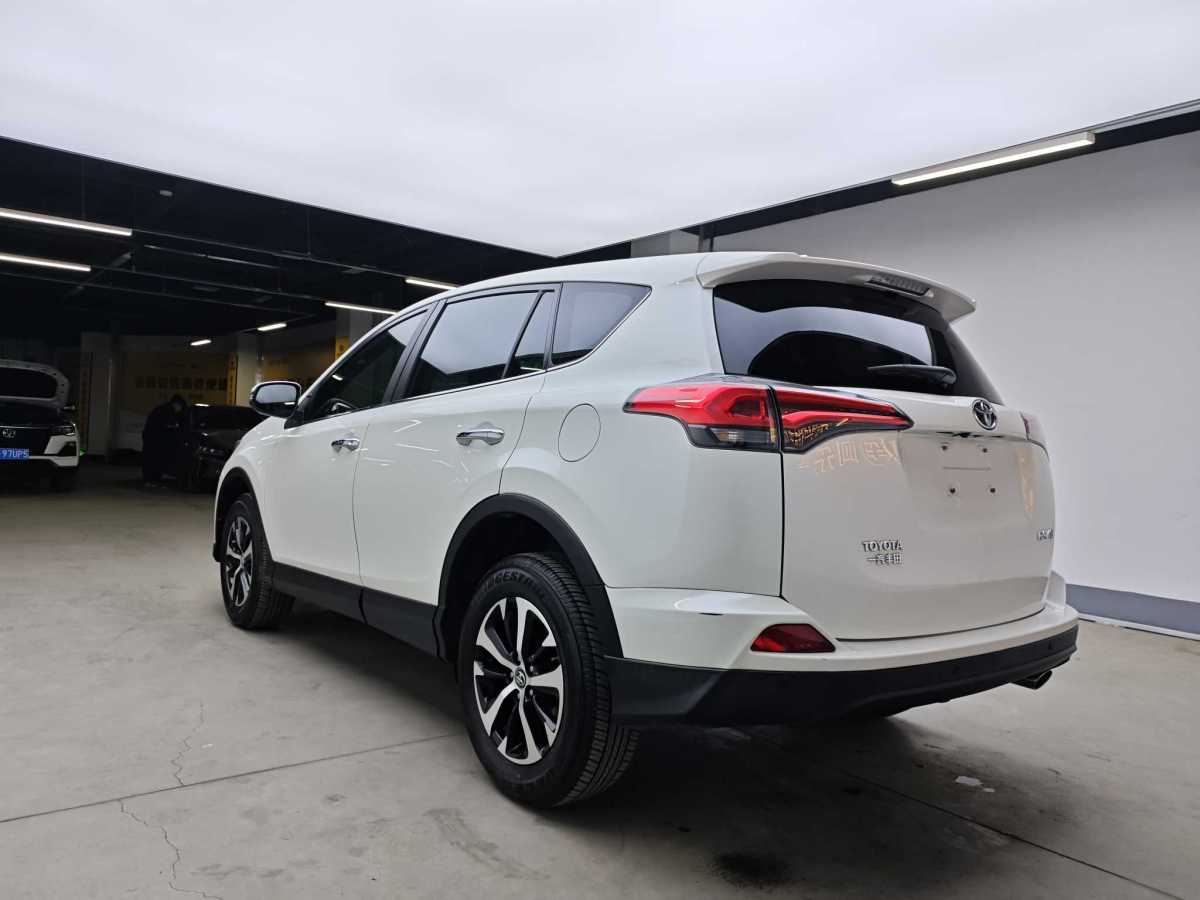 2019年9月豐田 RAV4  2018款 榮放 2.0L CVT兩驅(qū)風(fēng)尚版