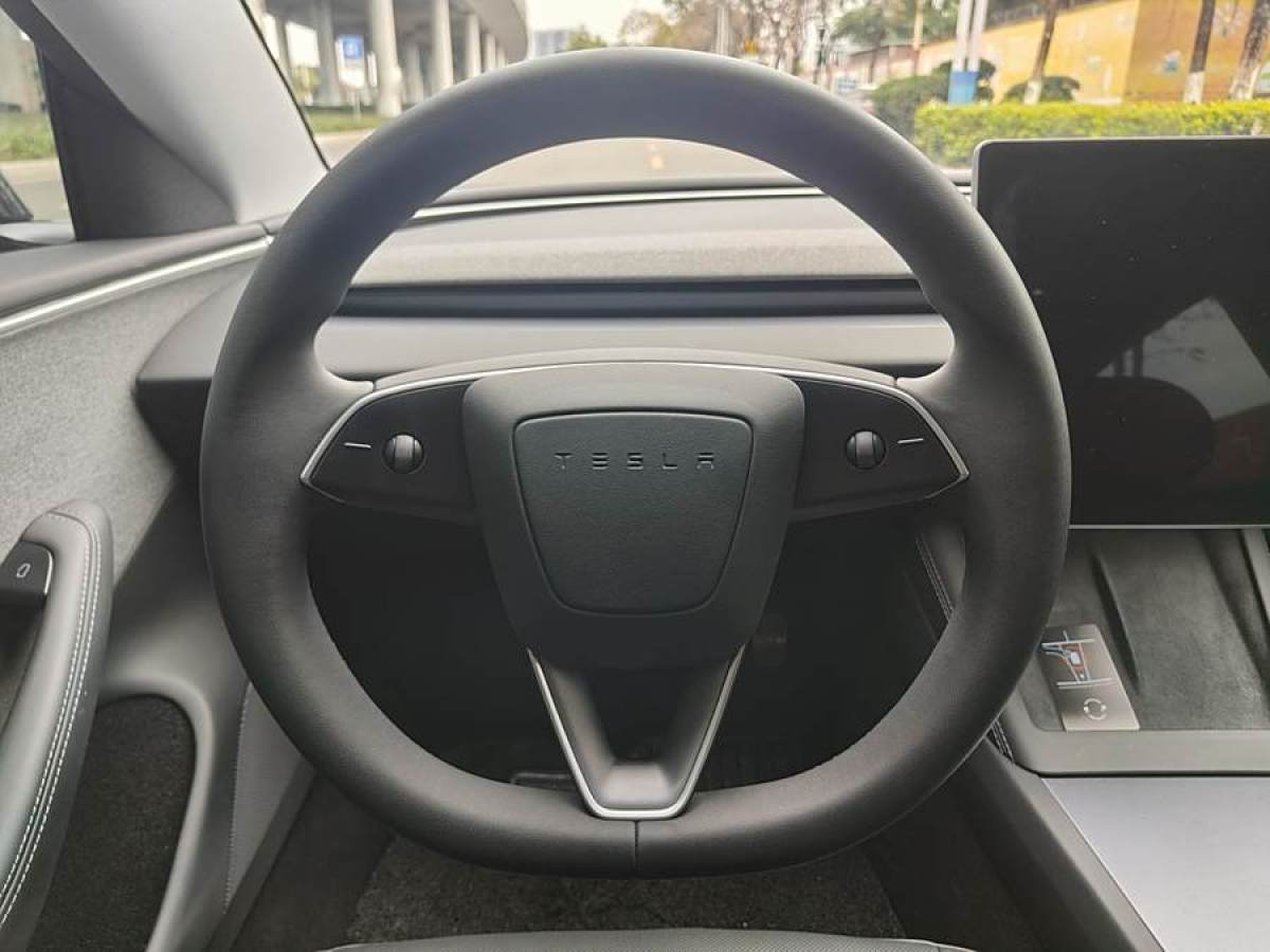 特斯拉 Model Y  2023款 后輪驅(qū)動(dòng)版圖片