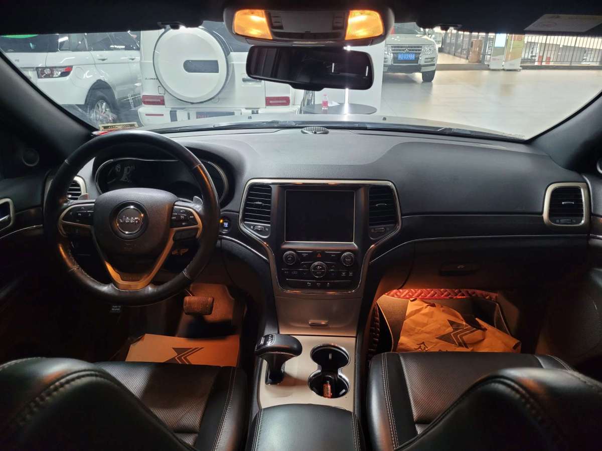 Jeep 大切诺基  2015款 3.6L 精英导航版图片
