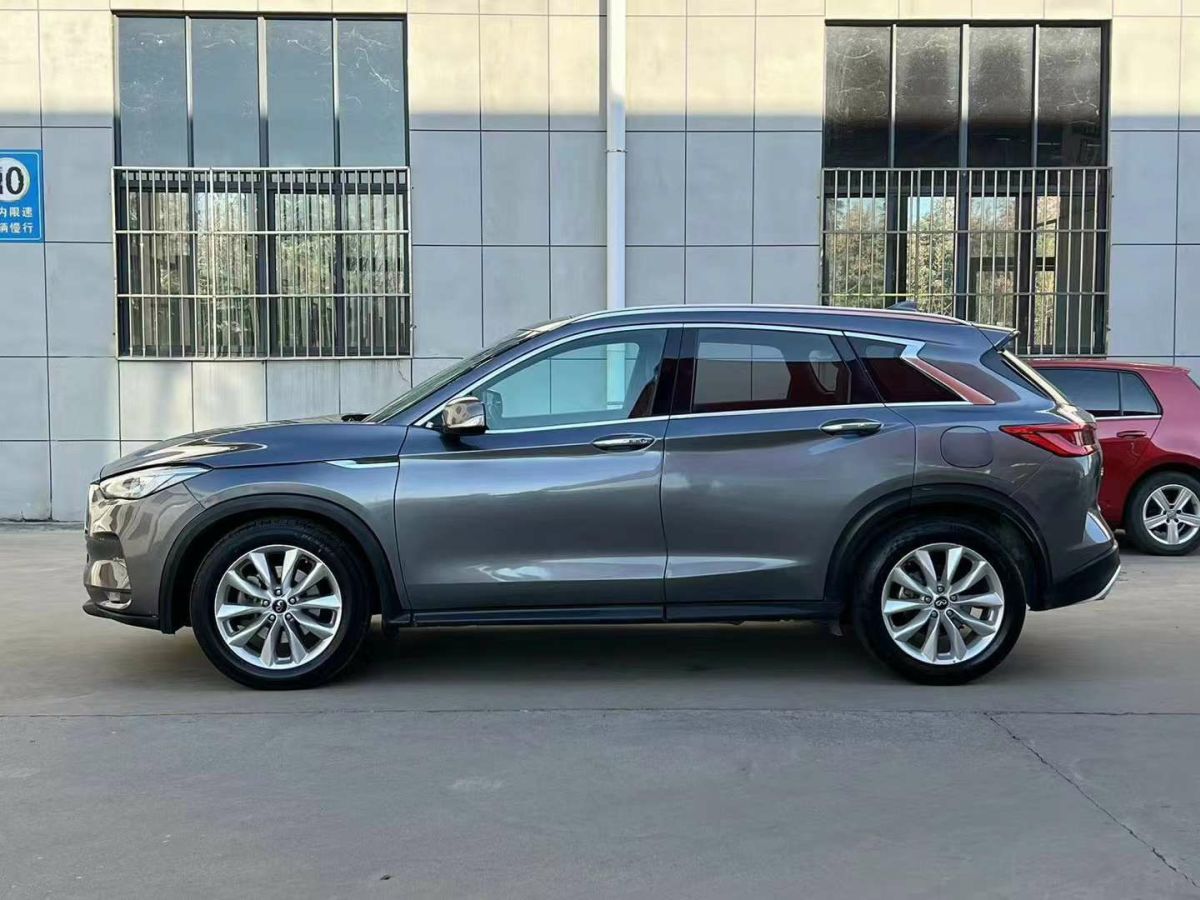 英菲尼迪 QX50  2020款 2.0T 兩驅(qū)時(shí)尚版圖片