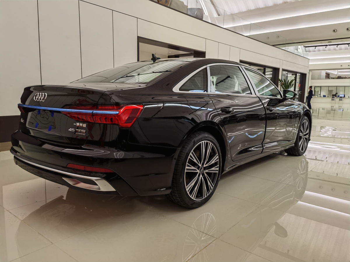 奧迪 奧迪A6L  2025款 45 TFSI quattro 臻選動感型圖片