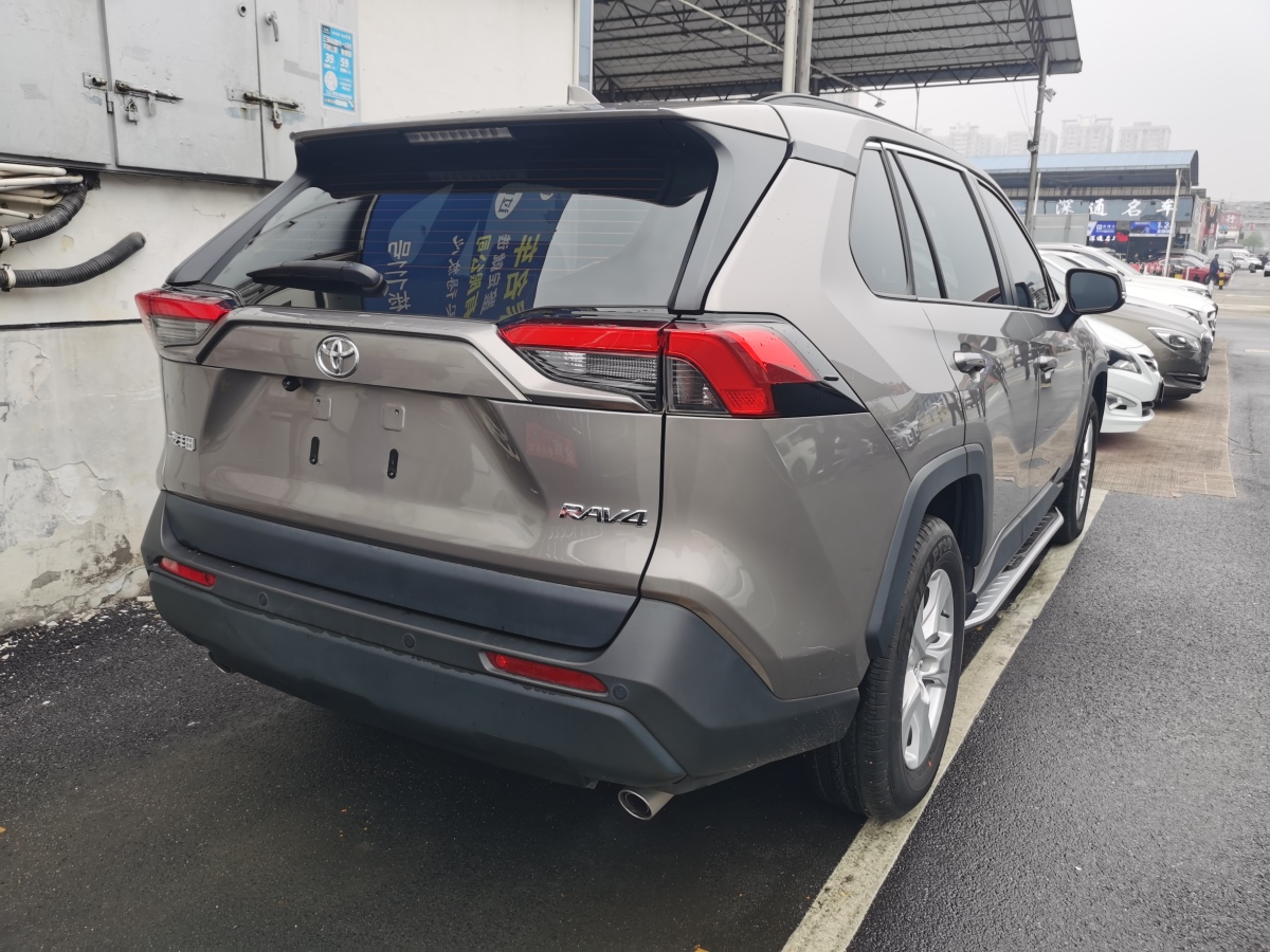 豐田 RAV4  2018款 榮放 2.0L CVT兩驅(qū)風(fēng)尚版圖片