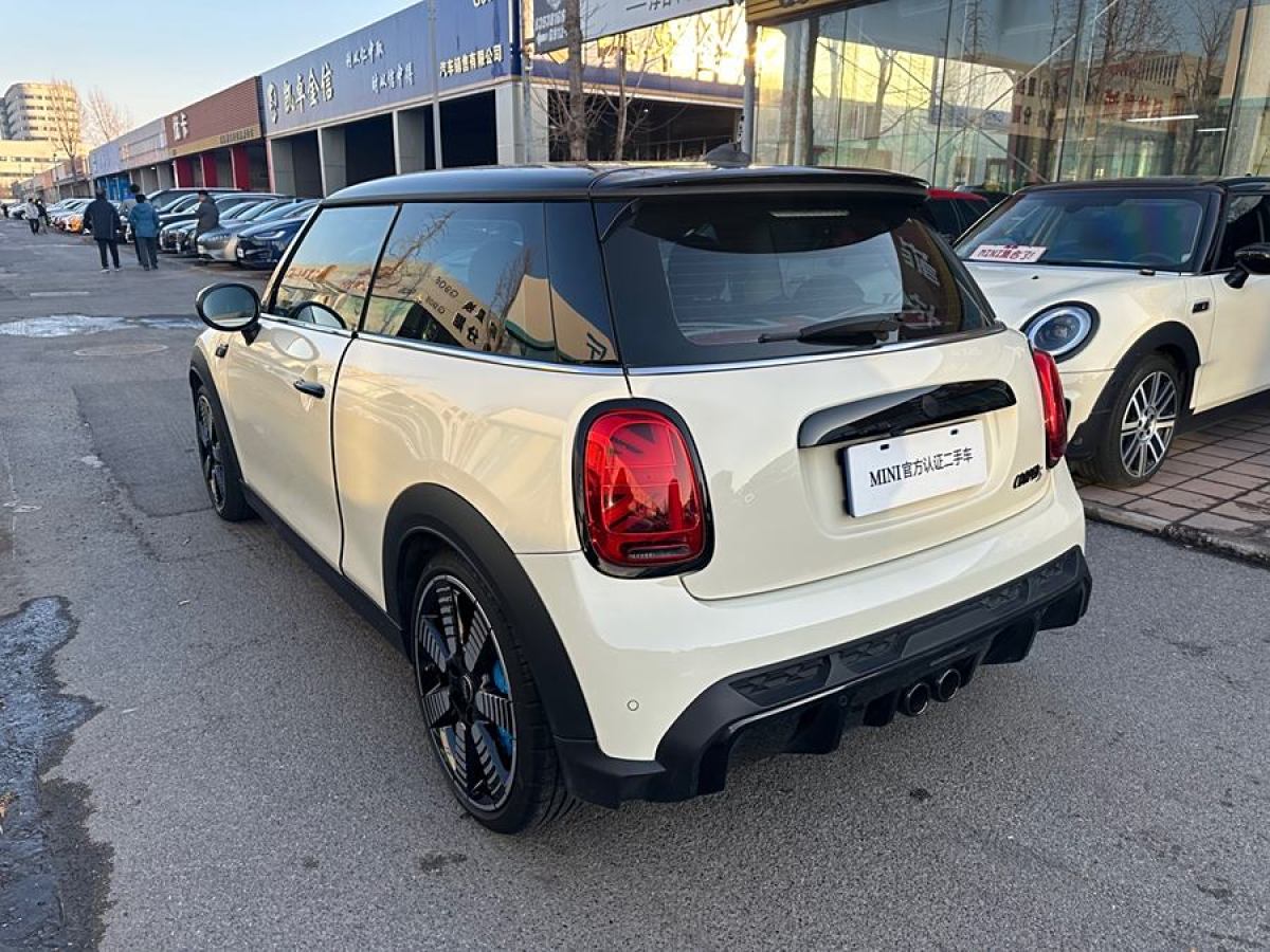 MINI MINI  2023款 改款 2.0T COOPER S 藝術(shù)家圖片