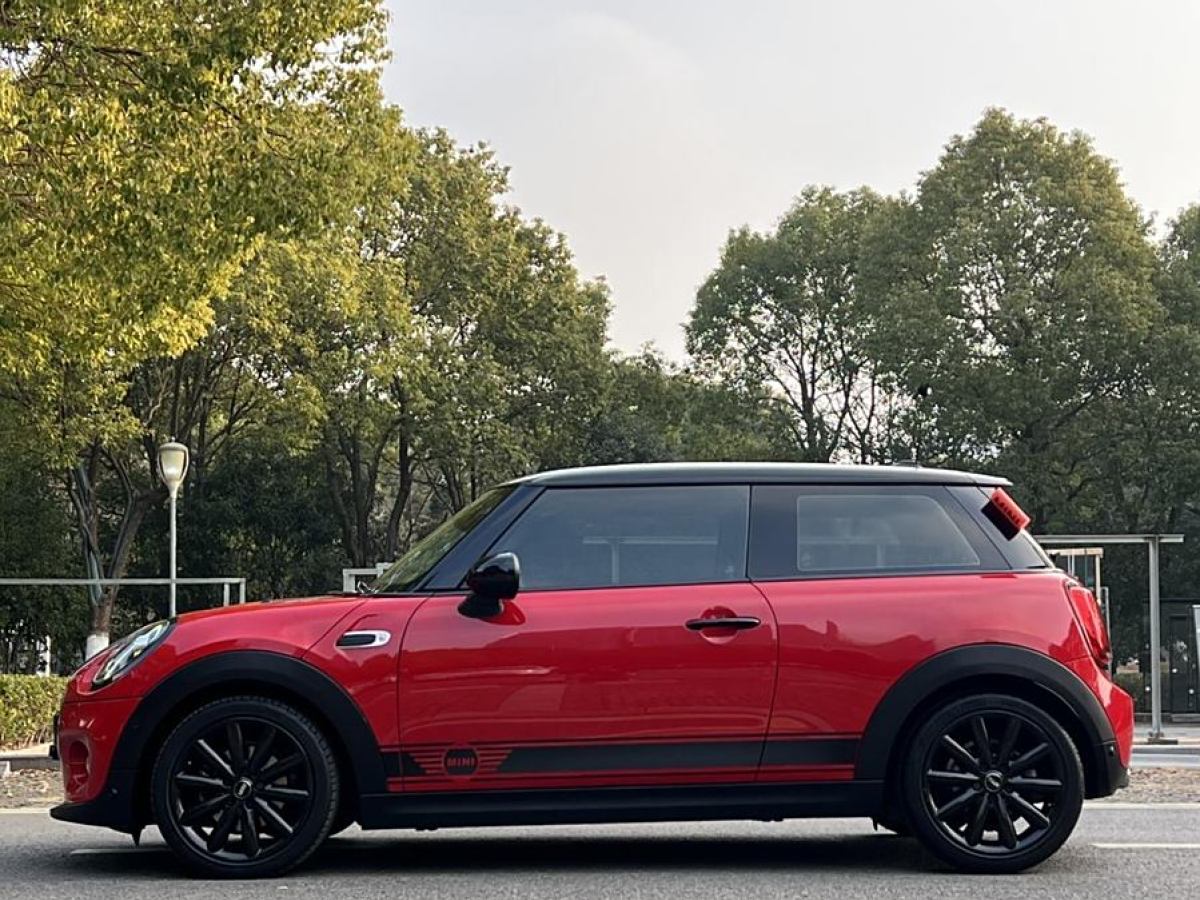 MINI COUNTRYMAN  2018款 1.5T COOPER 藝術(shù)家圖片