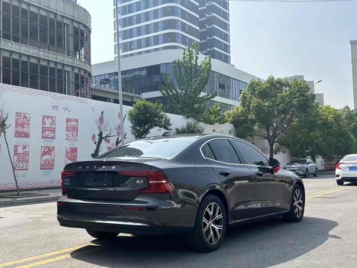 沃爾沃 S60L  2022款 B4 智逸豪華版圖片