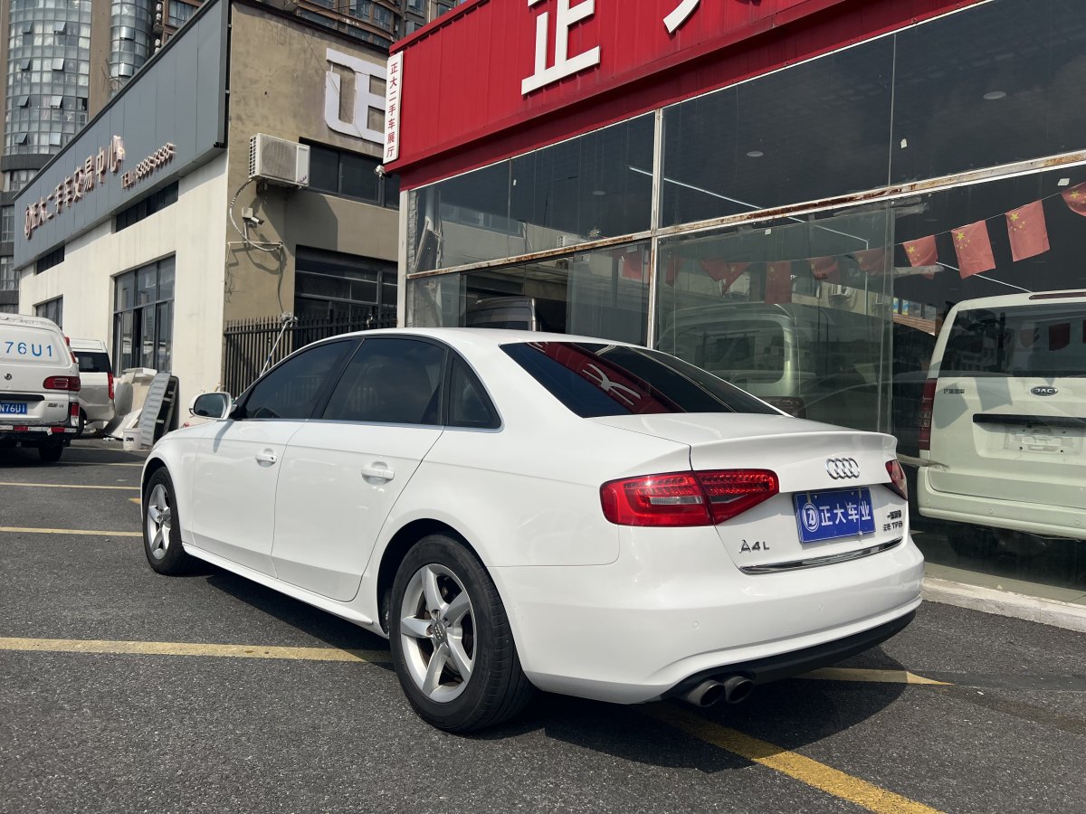 奧迪 奧迪A4L  2015款 35 TFSI 自動標(biāo)準(zhǔn)型圖片