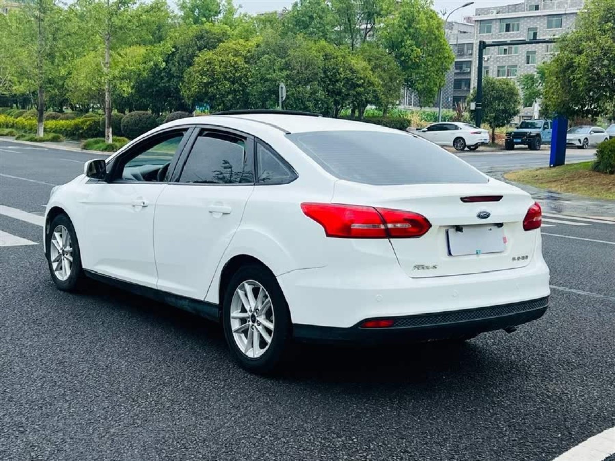 福特 ?？怂? 2015款 三廂 1.6L 自動風尚型圖片