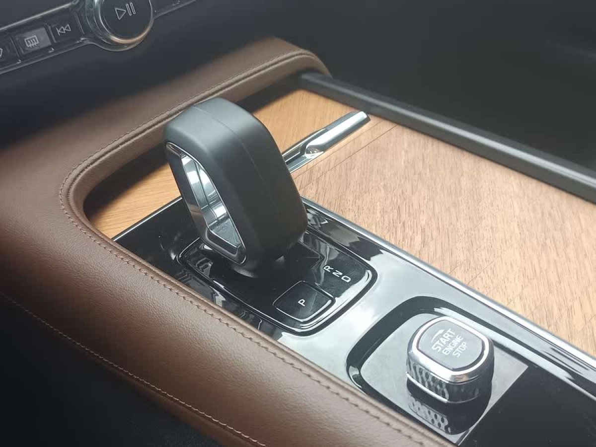 沃爾沃 S90  2023款 B5 智逸豪華版圖片