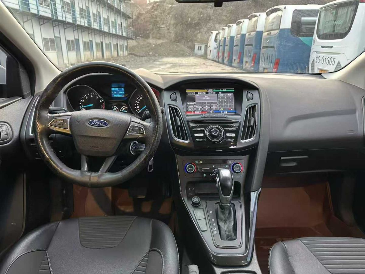 福特 ?？怂? 2014款 兩廂經(jīng)典 1.8L 自動酷白典藏版圖片