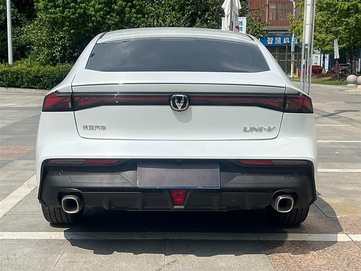 長(zhǎng)安 長(zhǎng)安UNI-V  2023款 1.5T 尊享型圖片