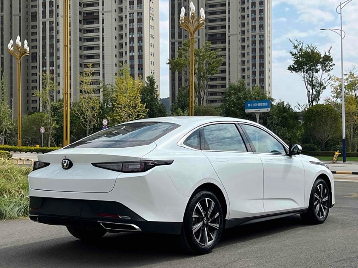 長(zhǎng)安 長(zhǎng)安UNI-V  2023款 1.5T 尊享型圖片