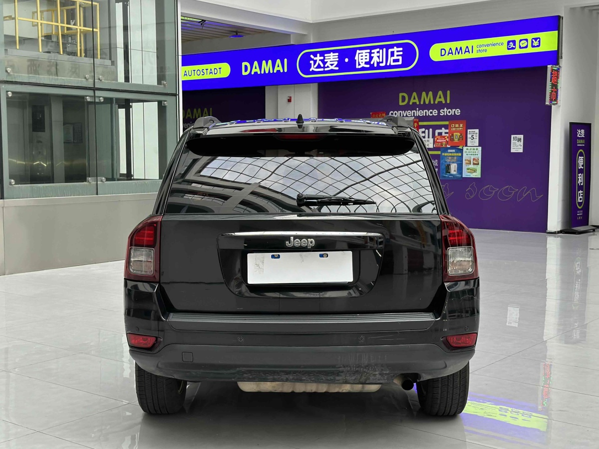 Jeep 指南者  2013款 2.0L 兩驅(qū)運(yùn)動(dòng)版圖片