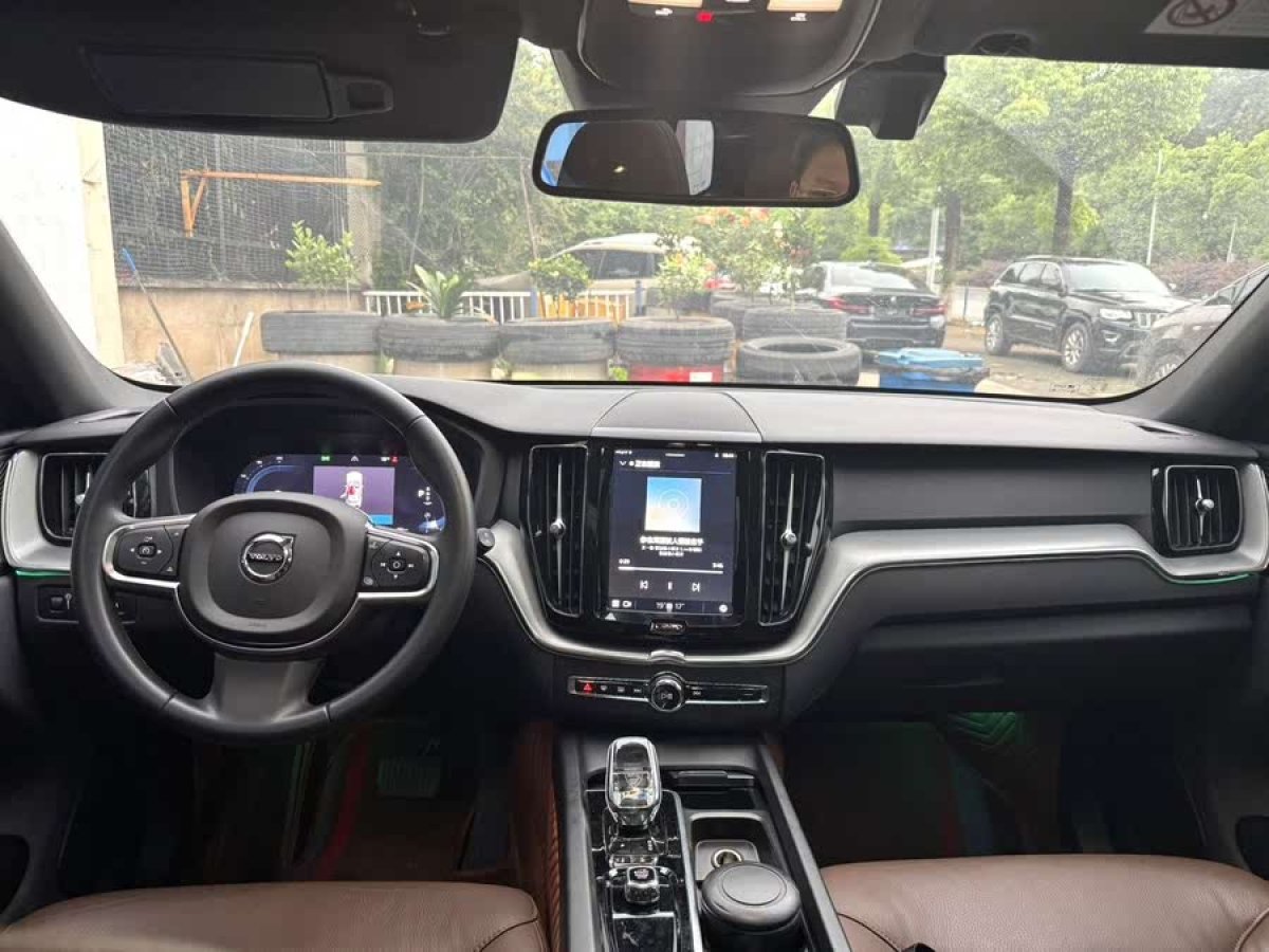 沃爾沃 XC60  2021款 T5 四驅(qū)智遠(yuǎn)豪華版圖片
