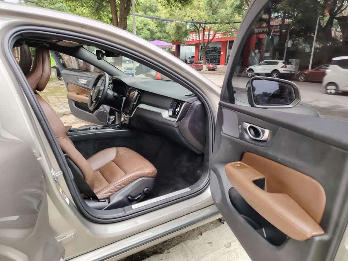 沃爾沃 S60L  2021款 T4 智逸豪華版圖片