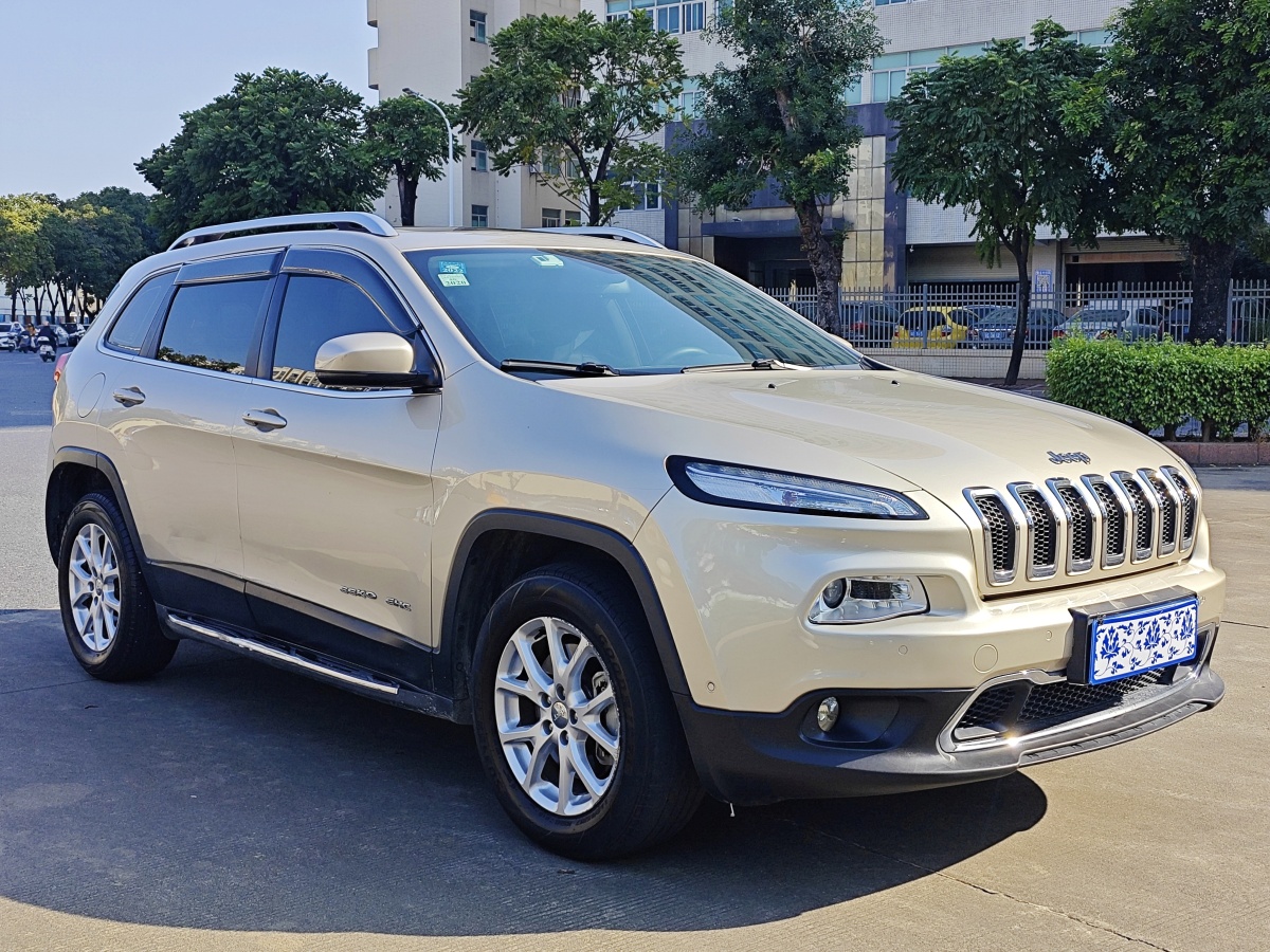 Jeep 自由光  2016款 2.4L 專業(yè)版圖片