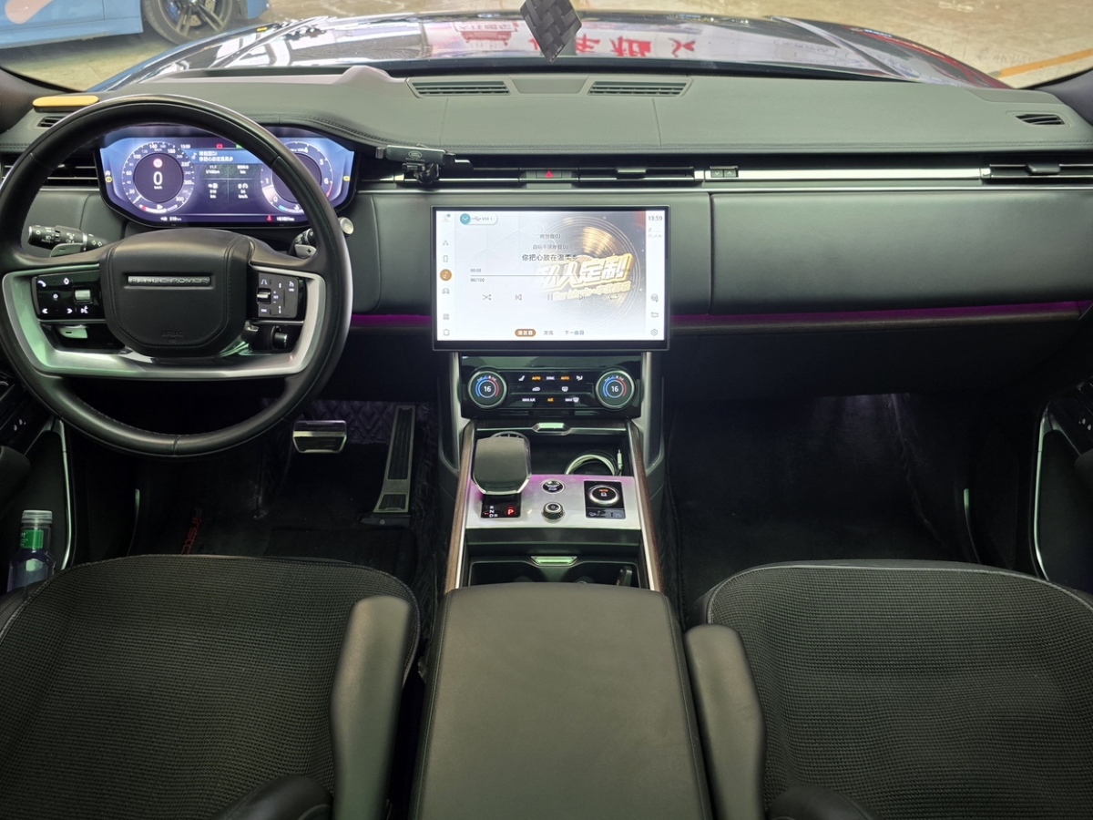 路虎 攬勝  2023款 改款 3.0 L6 400PS 盛世加長(zhǎng)版圖片