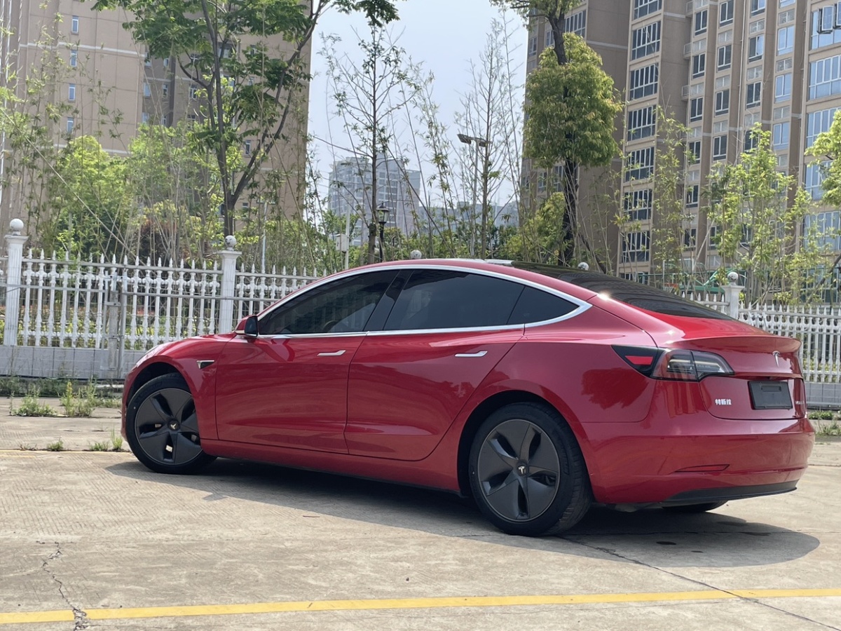 2020年8月特斯拉 Model 3  2020款 改款 標(biāo)準(zhǔn)續(xù)航后驅(qū)升級(jí)版