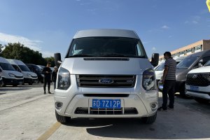 新世代全顺 福特 2.2T短轴6座中顶多功能车