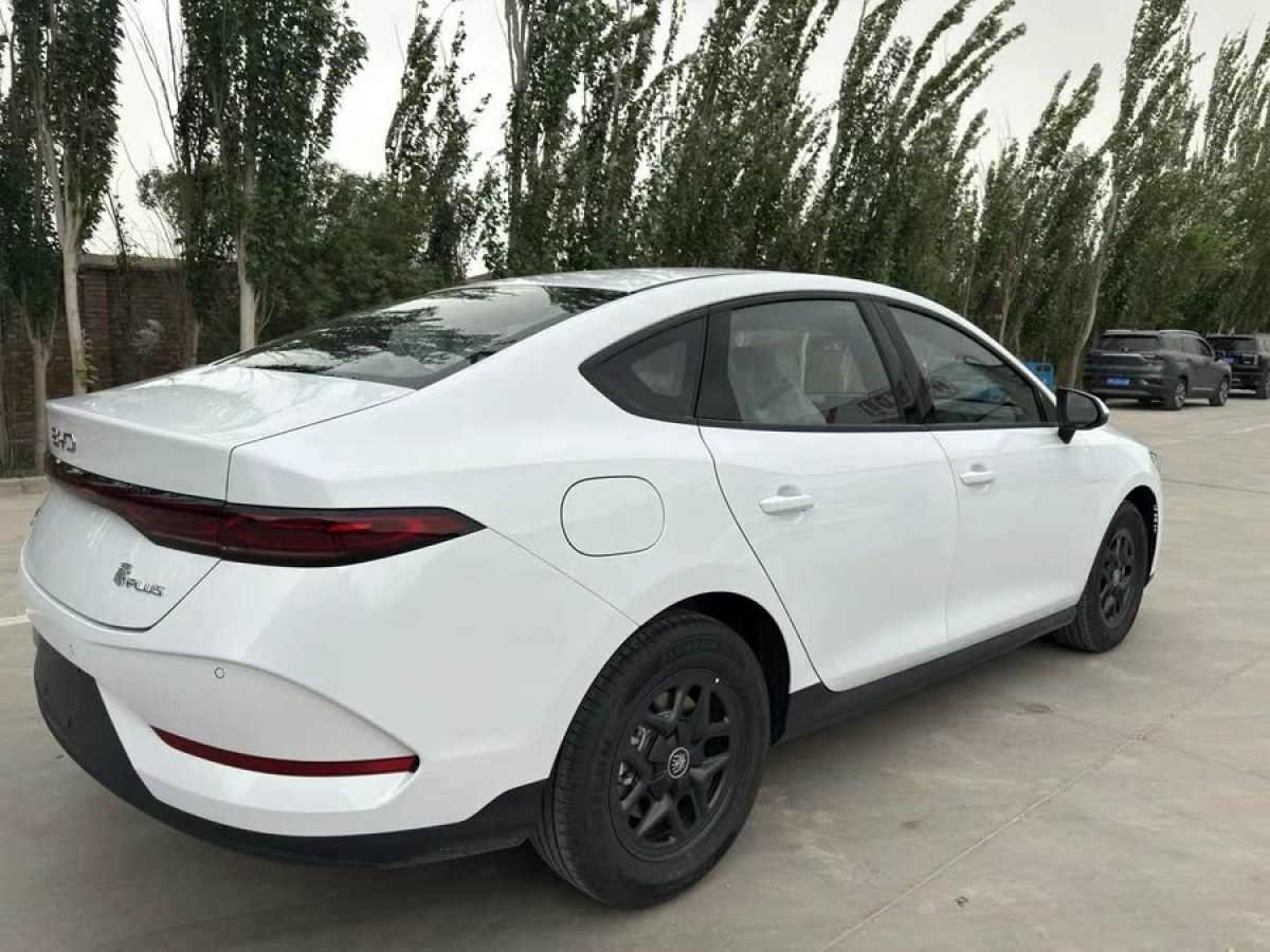 比亞迪 秦PLUS  2024款 榮耀版 DM-i 55KM領(lǐng)先型圖片