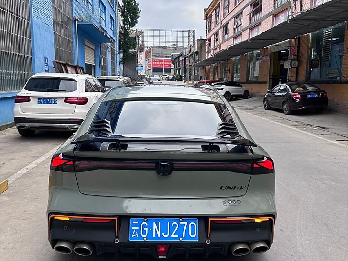 長(zhǎng)安 長(zhǎng)安UNI-V  2022款 1.5T 運(yùn)動(dòng)版圖片