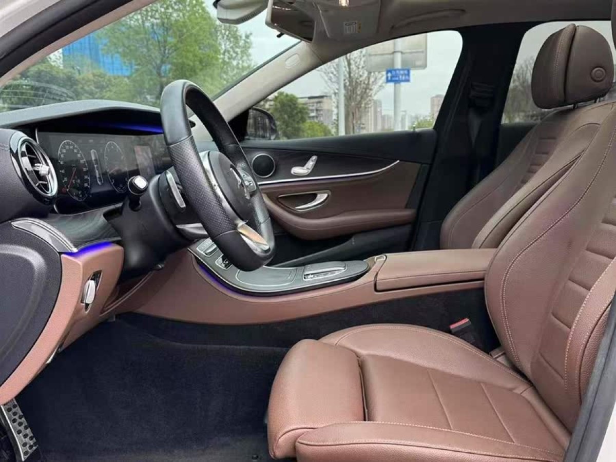 奔馳 奔馳E級  2020款 改款 E 260 L 運(yùn)動型圖片