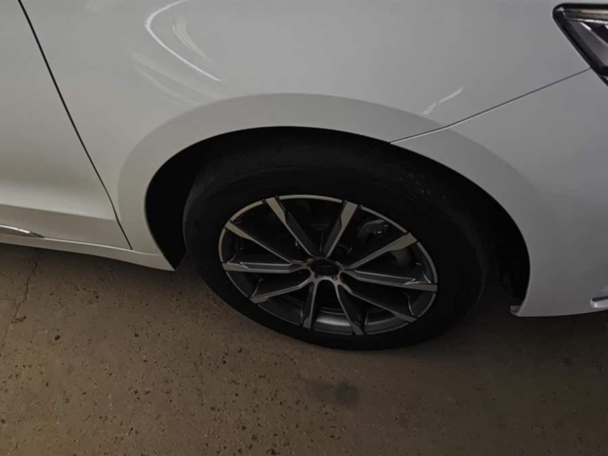 吉利 博瑞  2021款 1.8T 領(lǐng)航版圖片
