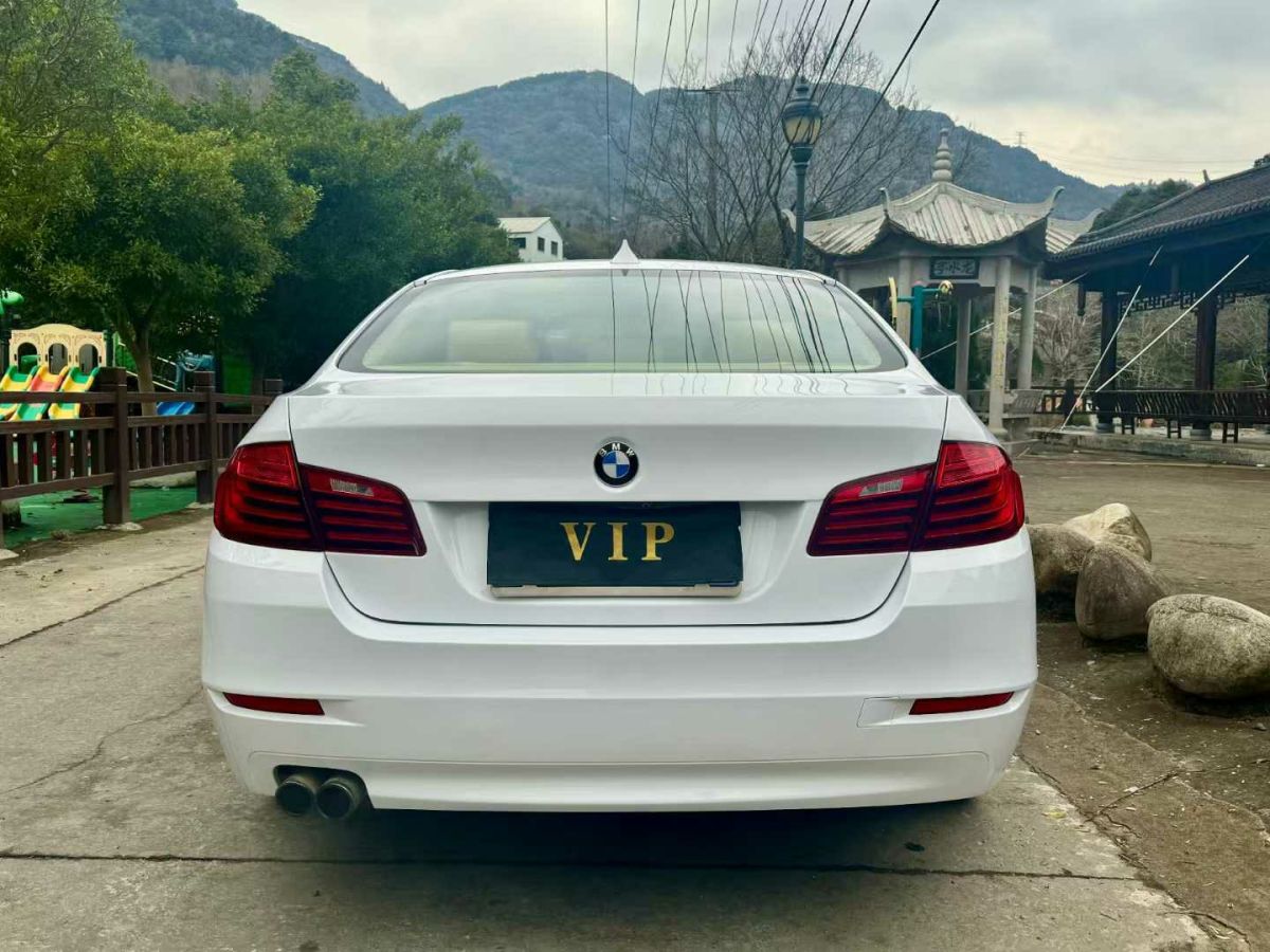 寶馬 寶馬5系  2015款 530Li 2.0T 豪華設(shè)計套裝圖片