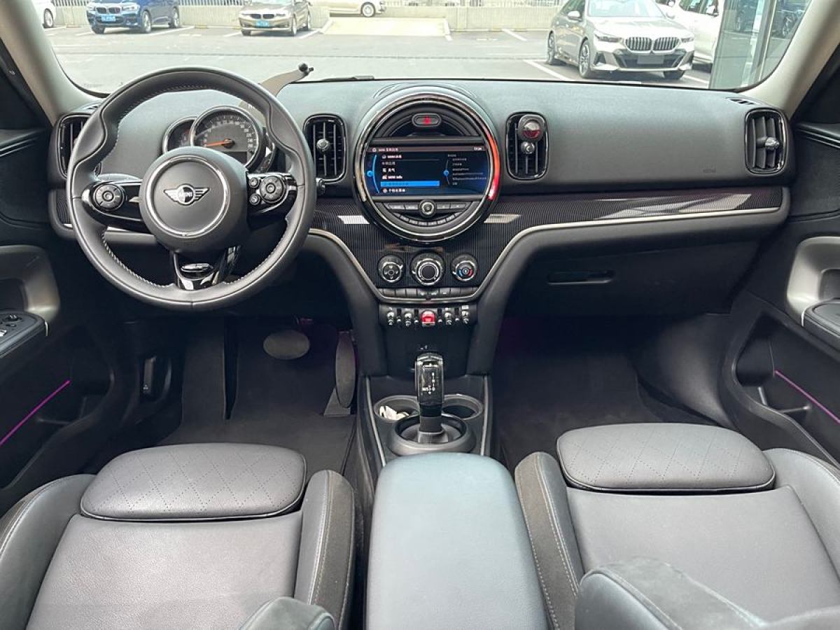 MINI COUNTRYMAN  2019款 1.5T COOPER ALL4 藝術(shù)家周末旅行版圖片