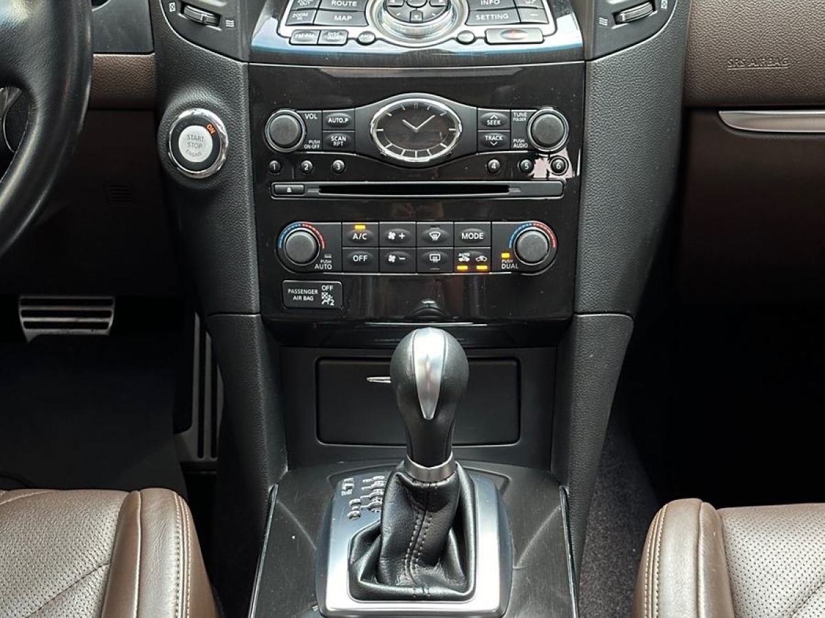 2015年1月英菲尼迪 QX70  2013款 3.7L 超越版