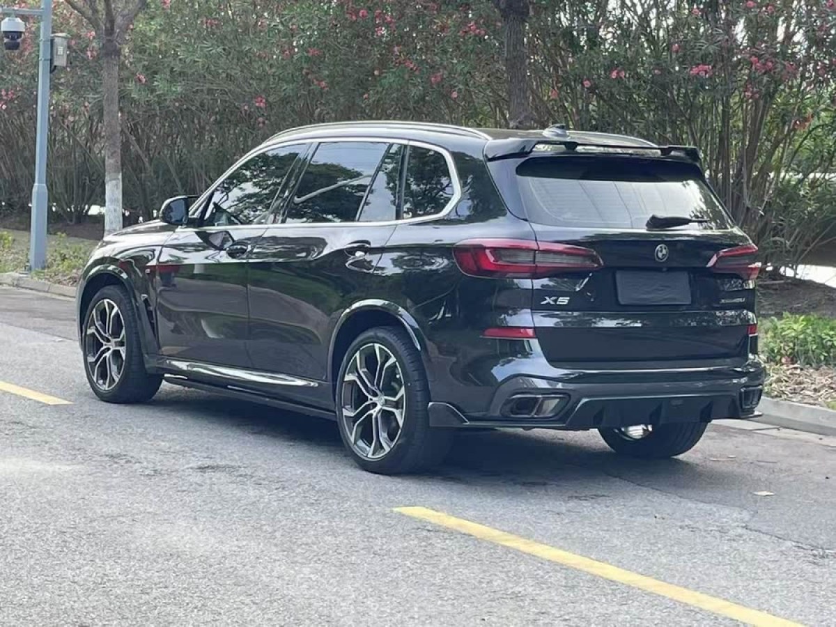 寶馬 寶馬X5  2022款 改款 xDrive 40Li 尊享型M運(yùn)動(dòng)套裝圖片
