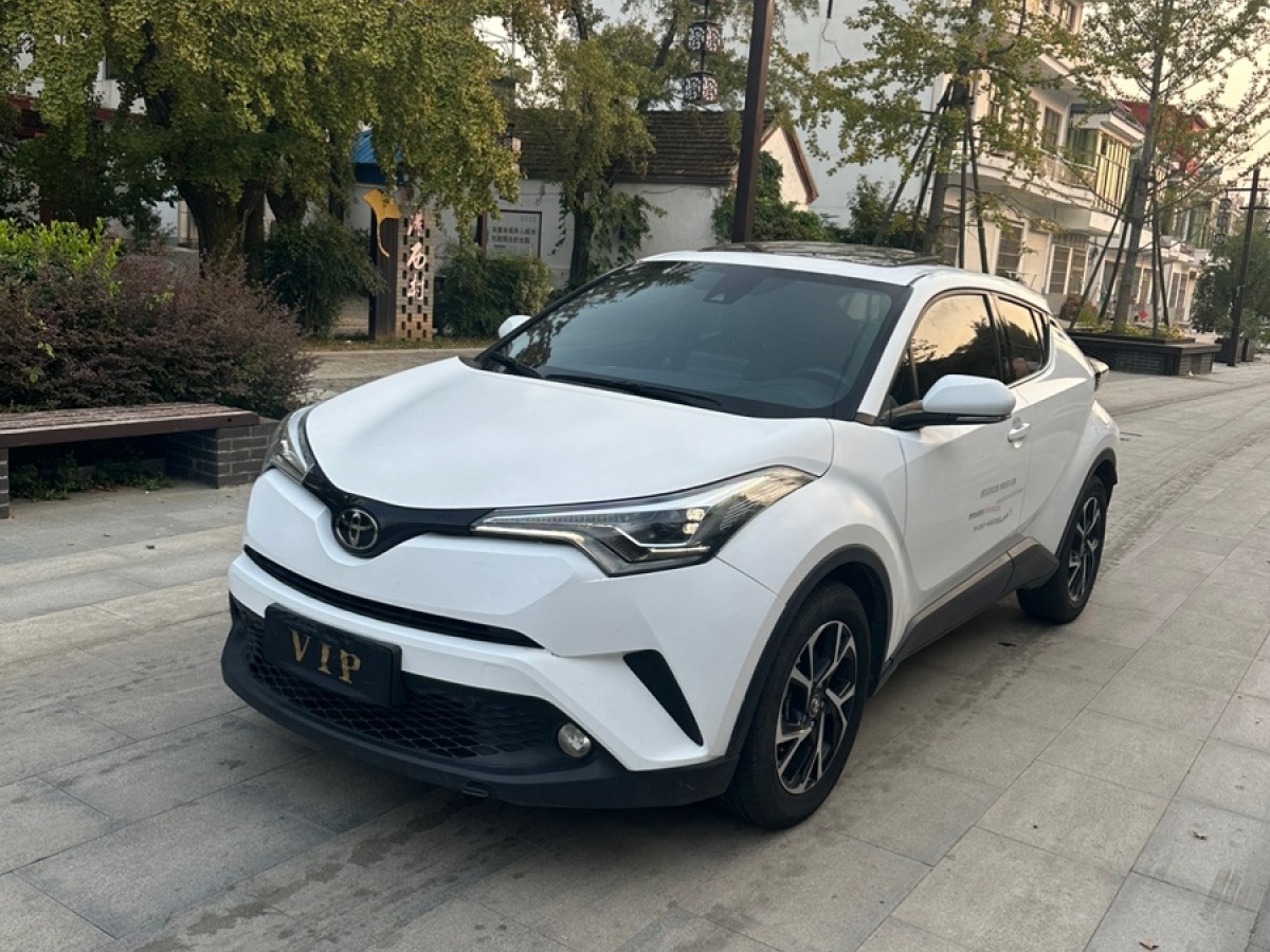 豐田 C-HR  2020款 2.0L 領(lǐng)先版圖片