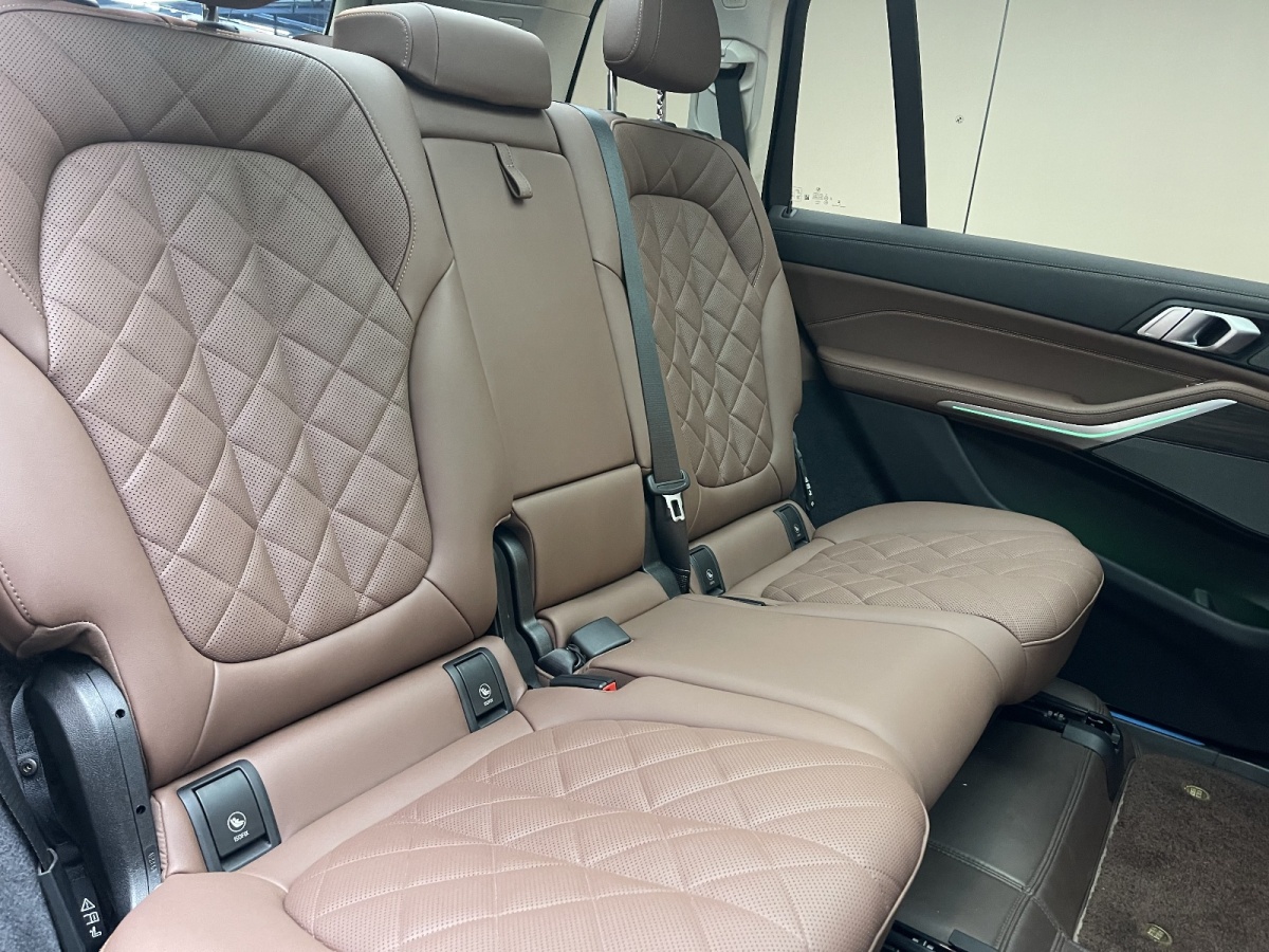 寶馬 寶馬X7  2023款 xDrive40i 領(lǐng)先型豪華套裝圖片