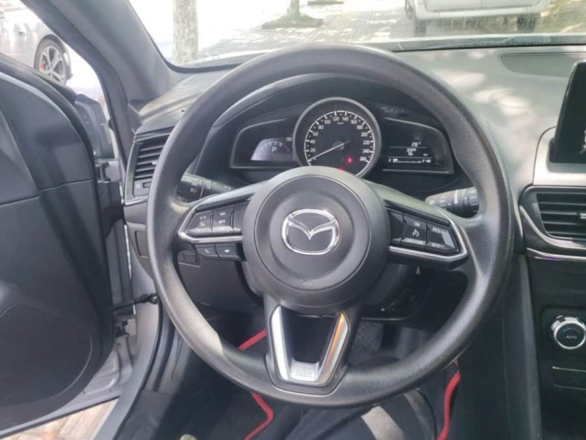 馬自達 CX-4  2020款 2.0L 自動兩驅(qū)藍天探索版圖片