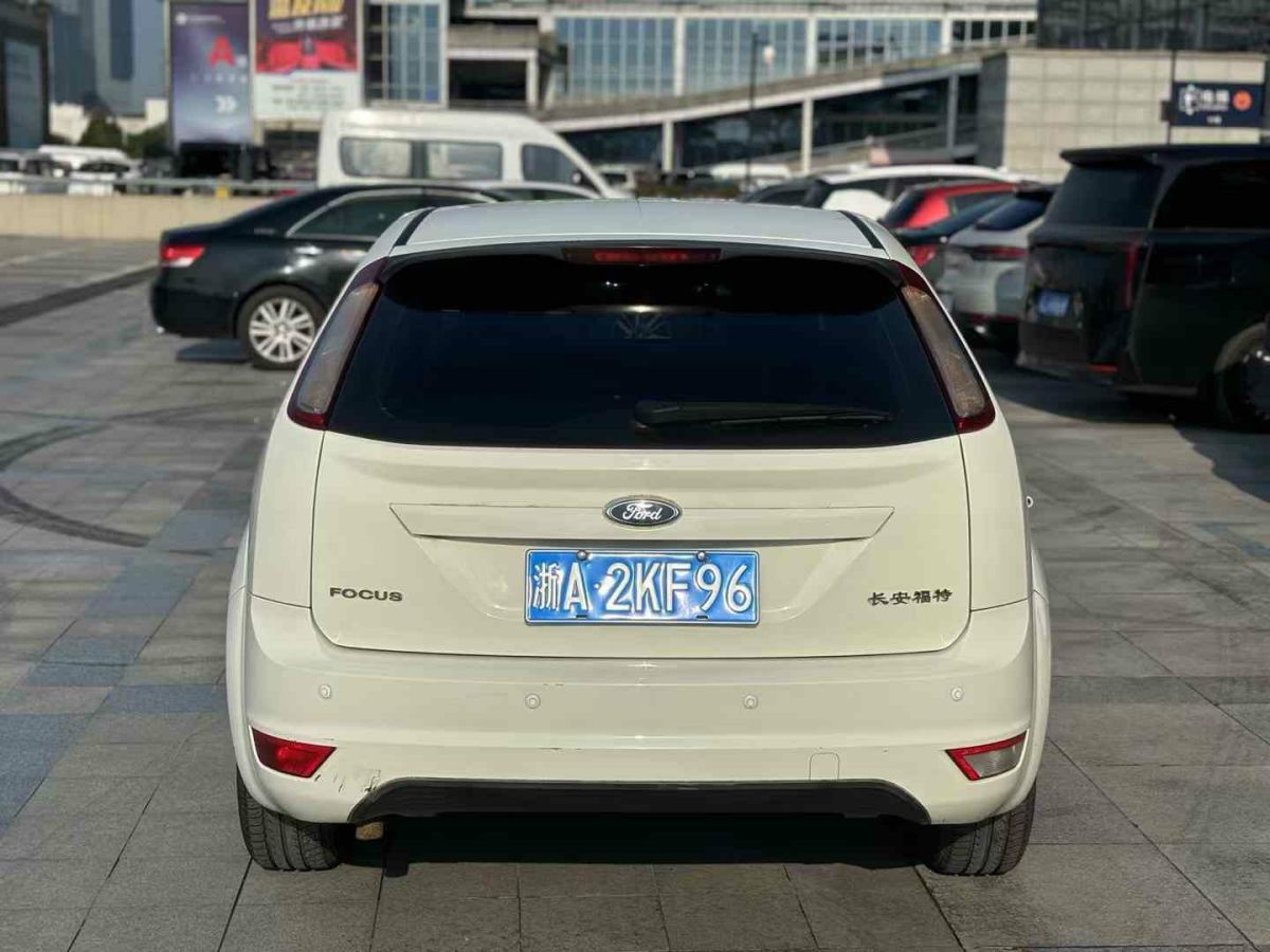 福特 ?？怂? 2013款 2.0T ST 標(biāo)準(zhǔn)版圖片