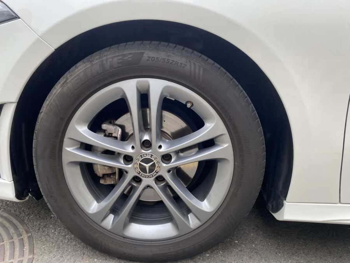 奔馳 奔馳A級(jí)  2021款 改款 A 180 L 運(yùn)動(dòng)轎車圖片
