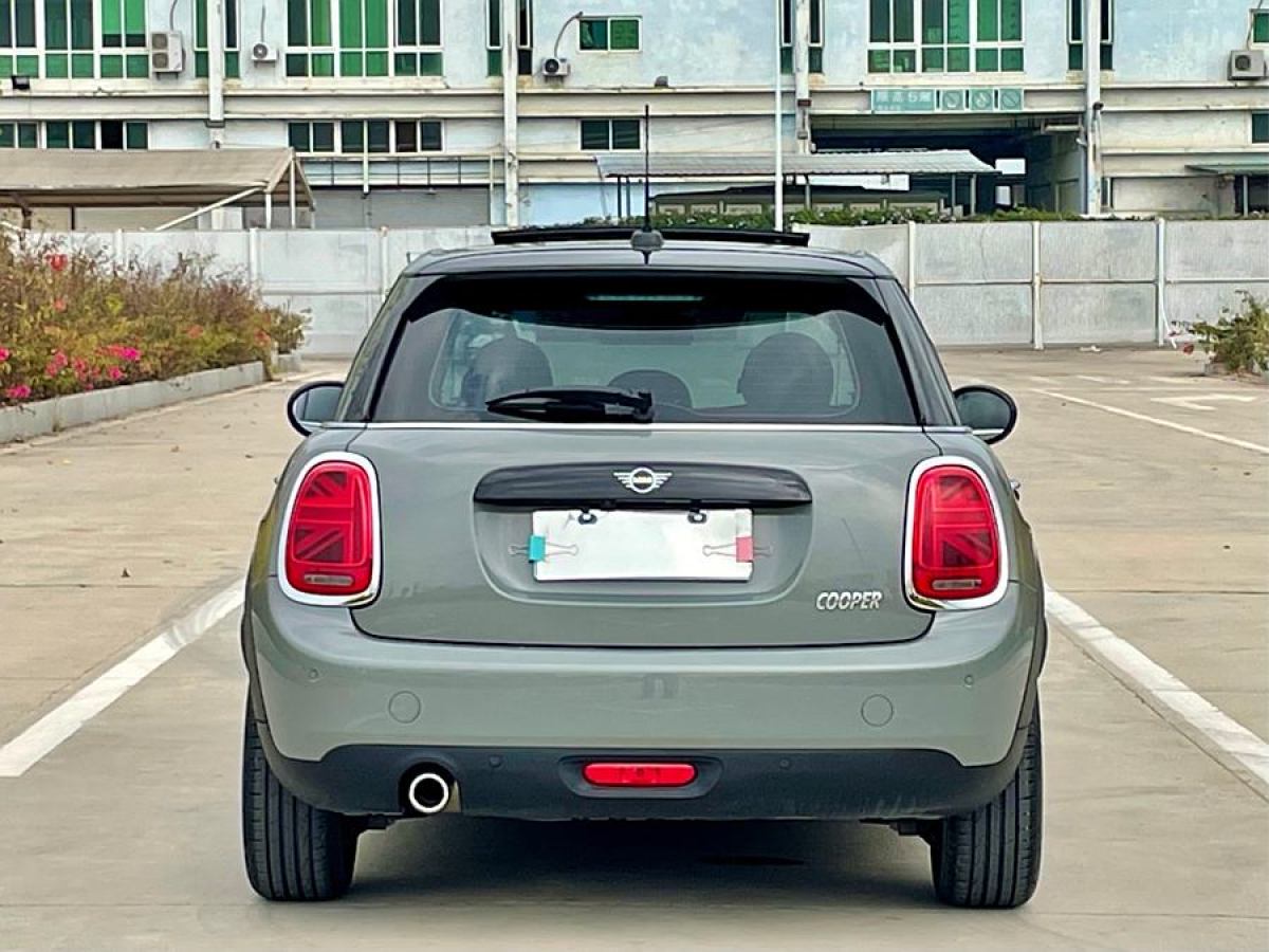 MINI MINI  2021款 1.5T COOPER 經(jīng)典派 五門版圖片