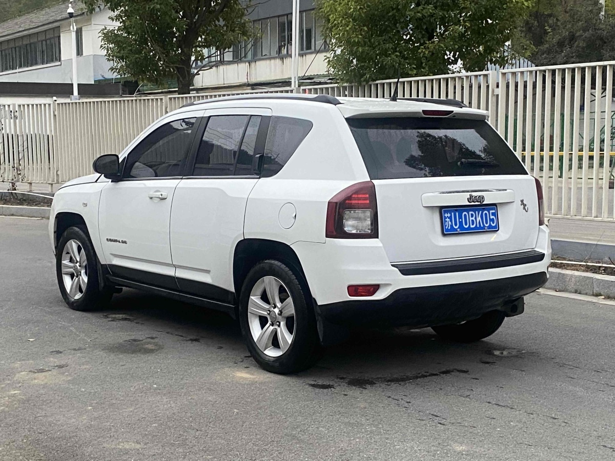 Jeep 指南者  2015款 2.0L 兩驅(qū)運(yùn)動(dòng)版圖片