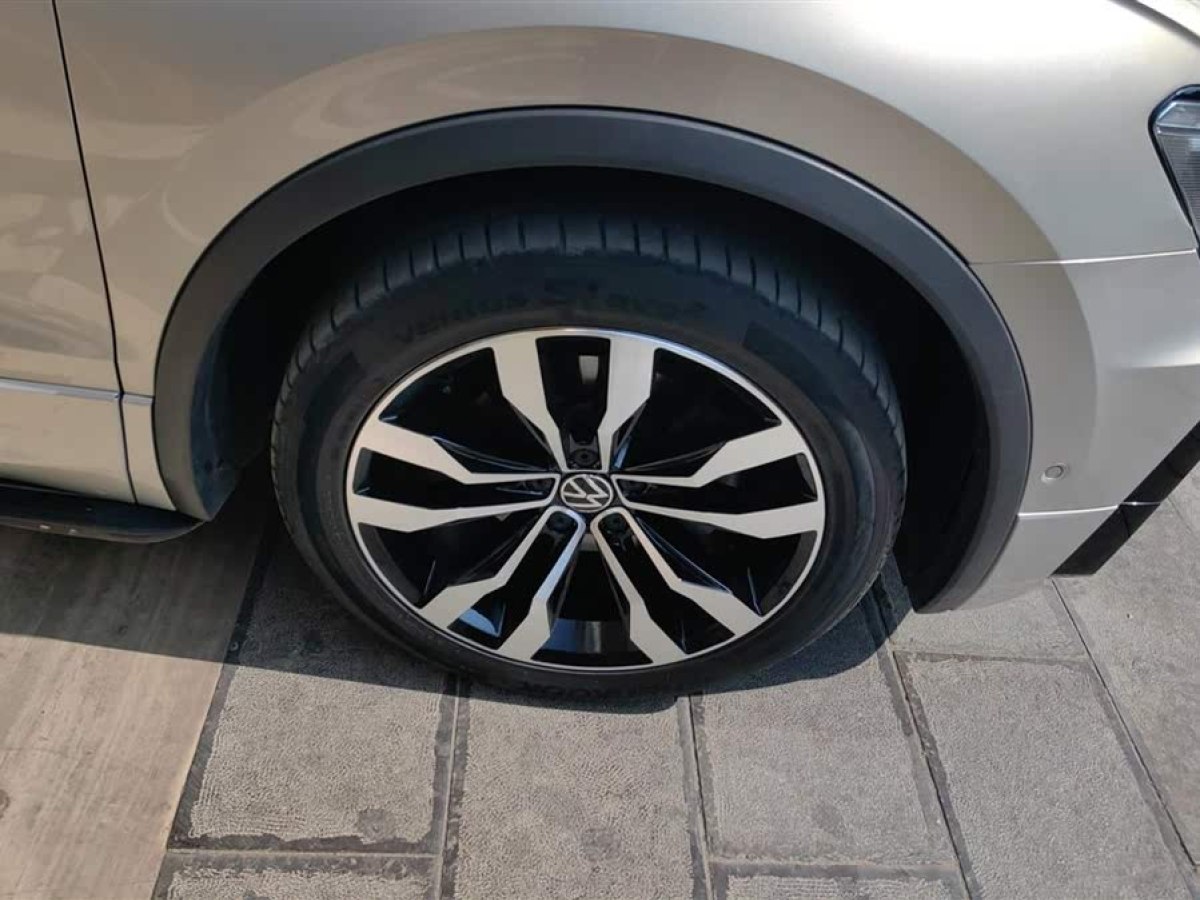 大眾 途觀L  2023款 改款 330TSI 自動(dòng)兩驅(qū)R-Line越享版圖片