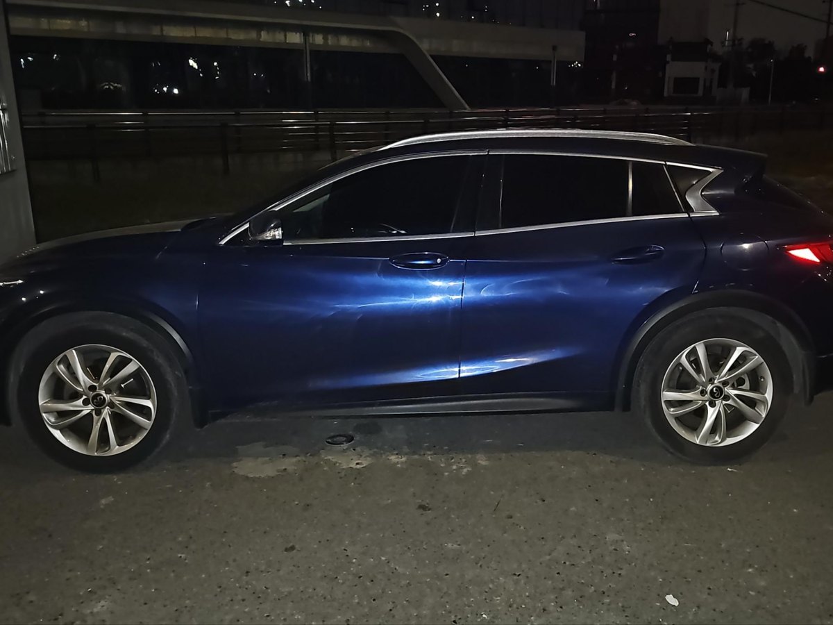 英菲尼迪 QX30  2017款 1.6T 兩驅(qū)運(yùn)動版圖片