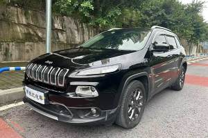 自由光 Jeep 2.0L 两驱经典运动版